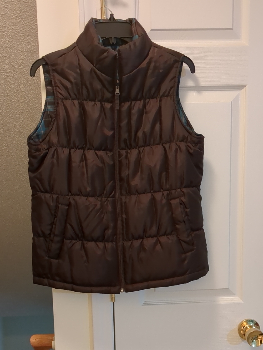 Reversible Quilted Puffer Vest in Dark Brown & Blue Plaid